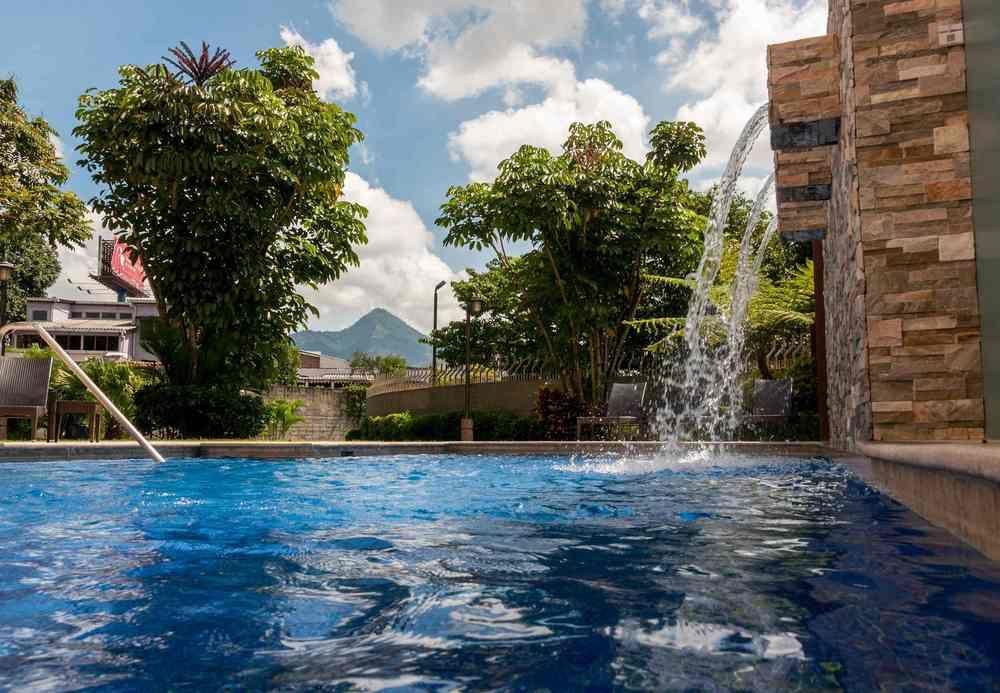 Courtyard By Marriott San Salvador Hotel Екстериор снимка