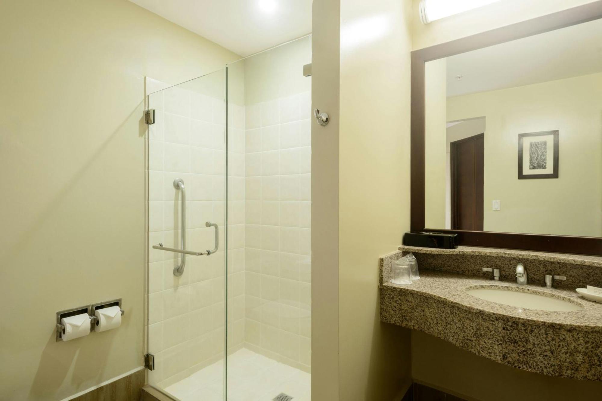 Courtyard By Marriott San Salvador Hotel Екстериор снимка