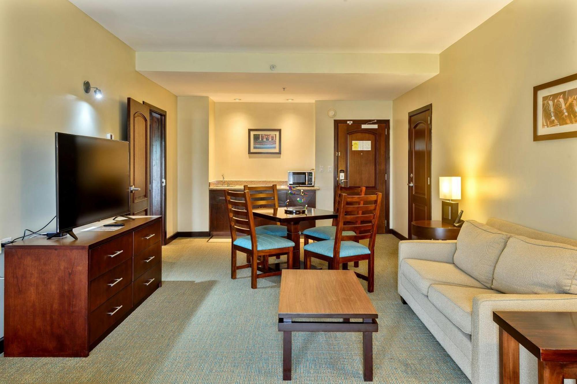 Courtyard By Marriott San Salvador Hotel Екстериор снимка
