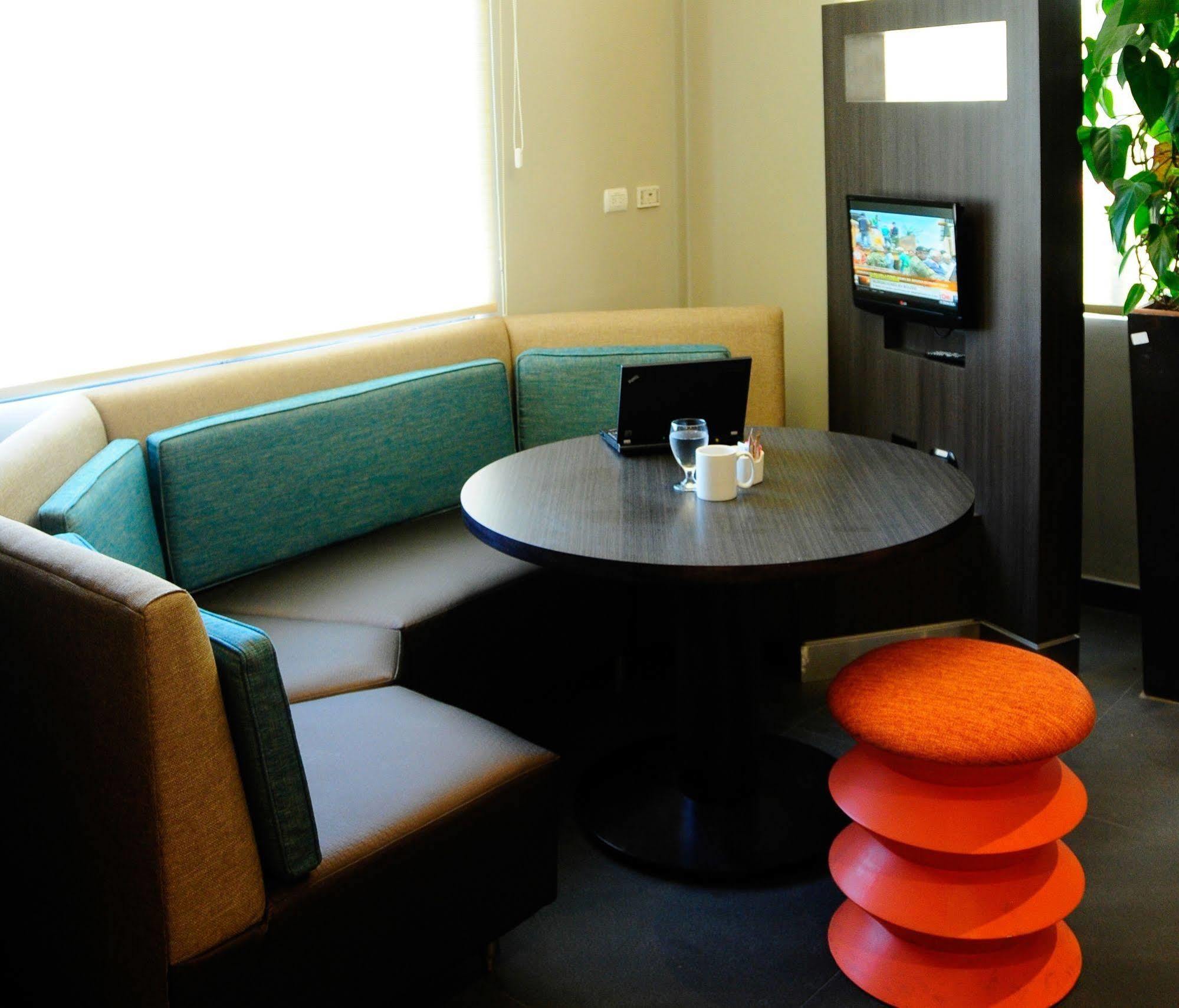 Courtyard By Marriott San Salvador Hotel Екстериор снимка