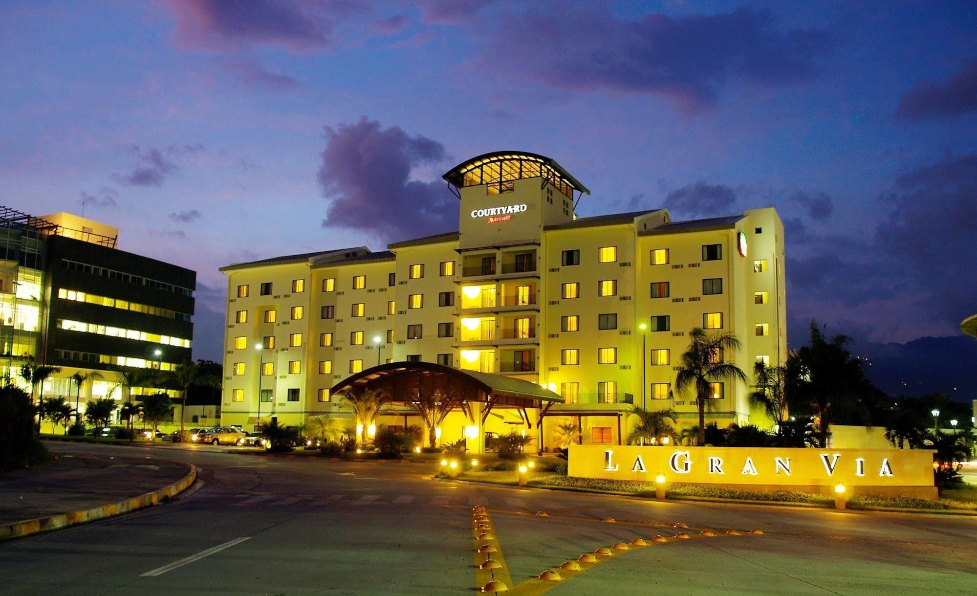 Courtyard By Marriott San Salvador Hotel Екстериор снимка